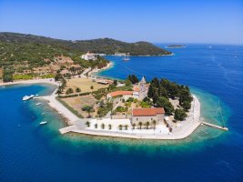 Vis – Tupungato / Shutterstock