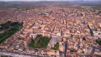 Gela – Simoncountry / Shutterstock