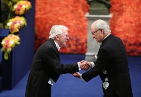 Paul L. Modrich přebírá Nobelovu cenu za chemii, Stockholm (10. 12. 2015) – Profimedia.CZ