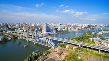 Řeka Don ve městě Rostov na Donu – AAresTT / Shutterstock