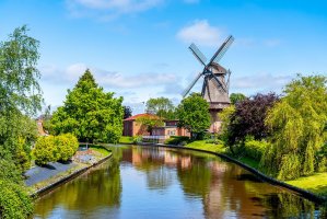 Aurich – Sina Ettmer Photography / Shutterstock