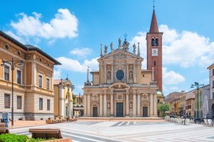 Bazilika San Giovanni Battista, Busto Arsizio – artem evdokimov / Shutterstock